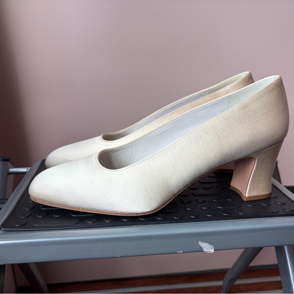 Stuart Weitzman Anna Ivory Round-Toe Mid Heel Pumps